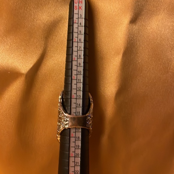 Gold colored ring with faux pearls & blue gems.size 7-Costume jewelry - Picture 8 of 11